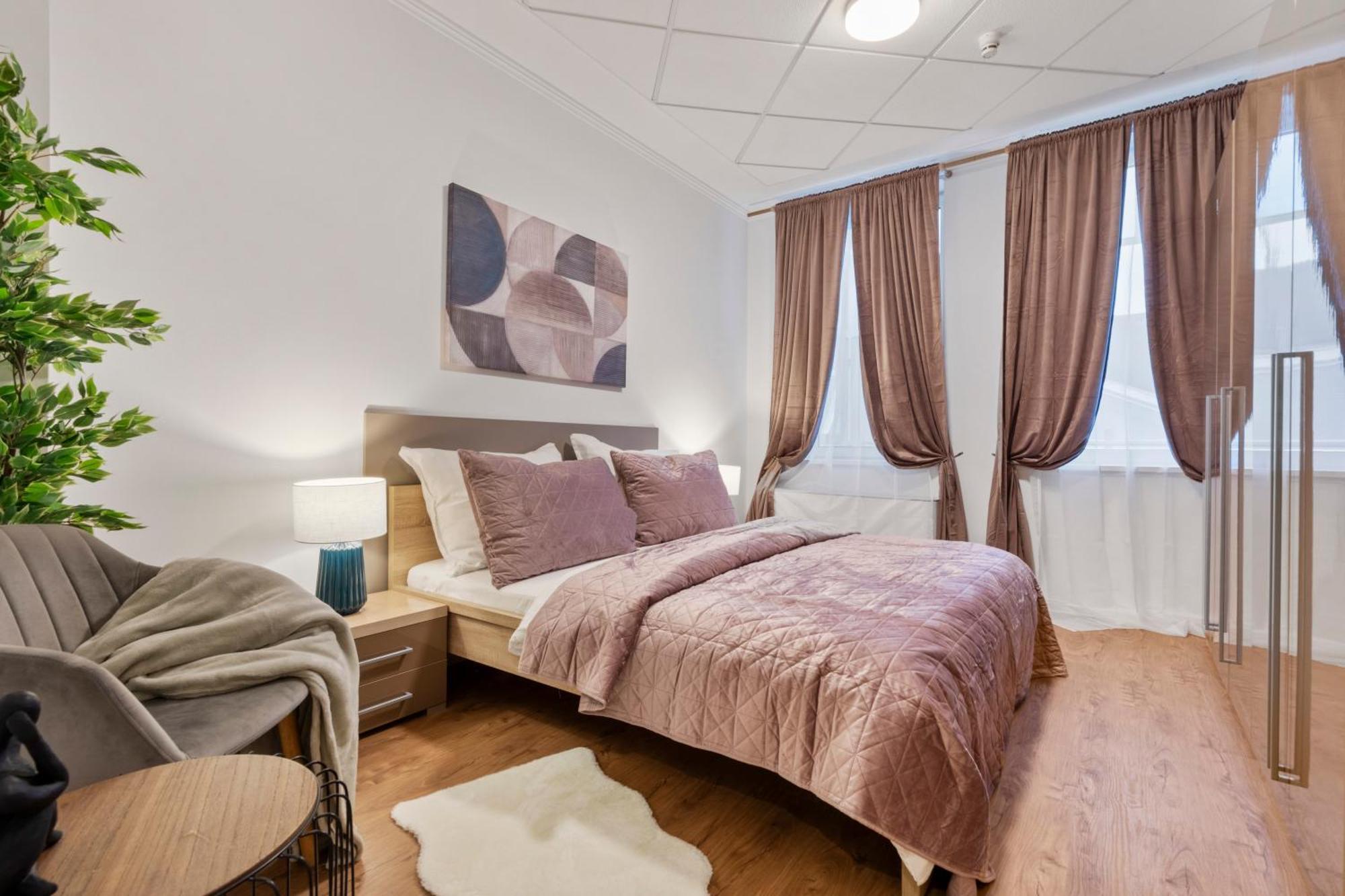 Апартаменты Luxe Living At Old Town Center Братислава Экстерьер фото