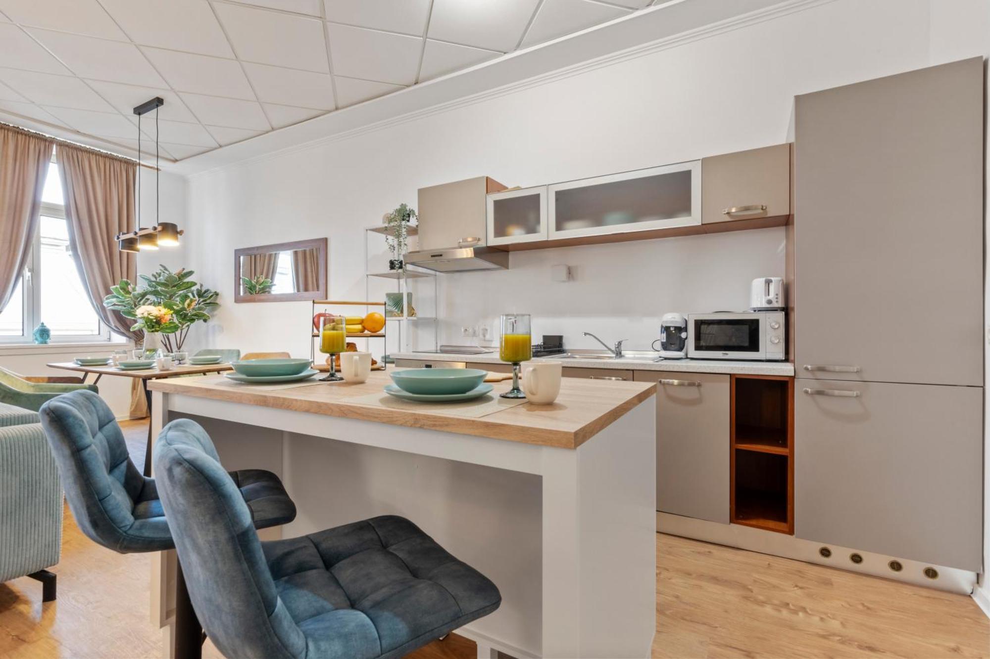 Апартаменты Luxe Living At Old Town Center Братислава Экстерьер фото