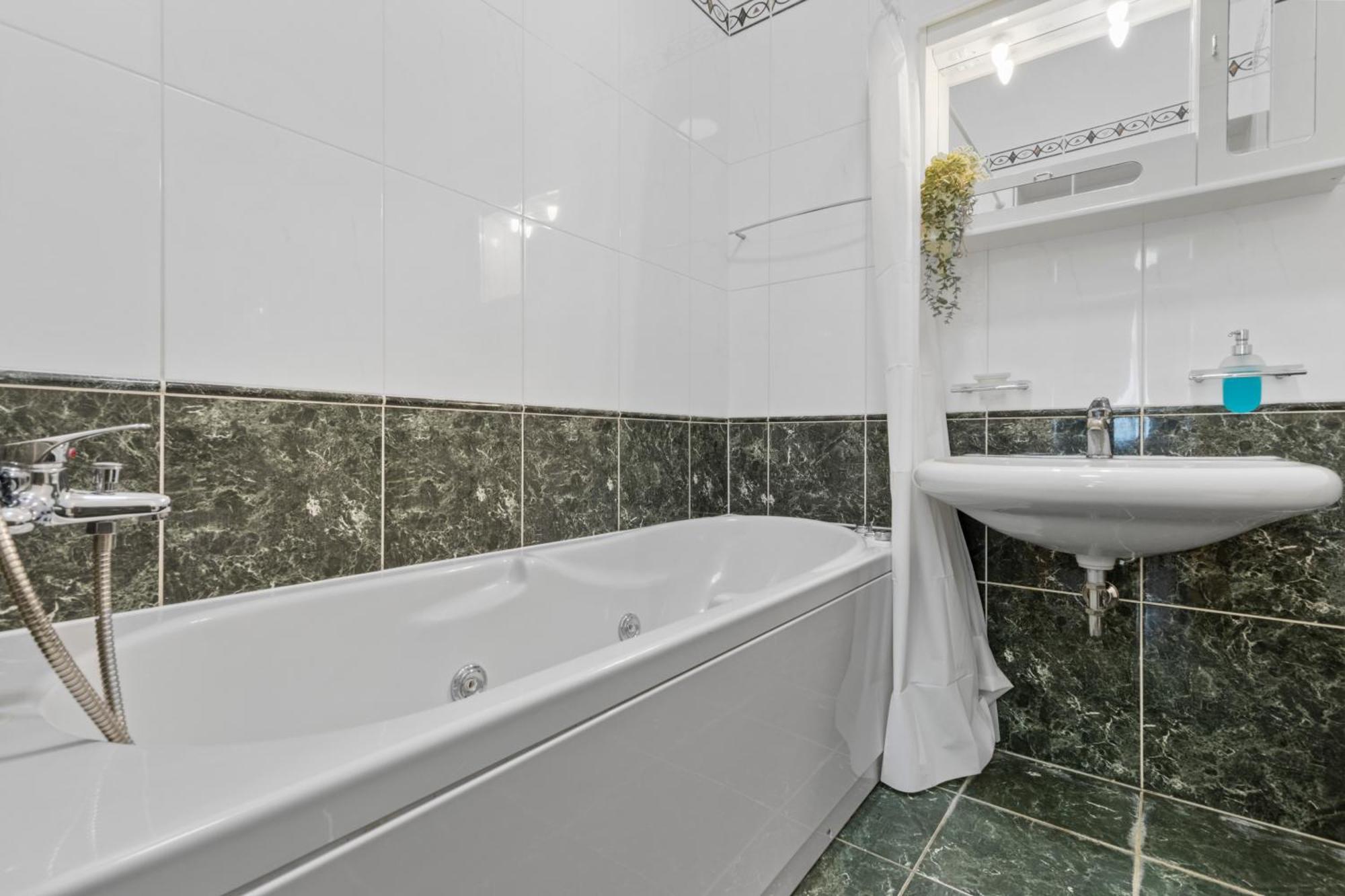 Апартаменты Luxe Living At Old Town Center Братислава Экстерьер фото