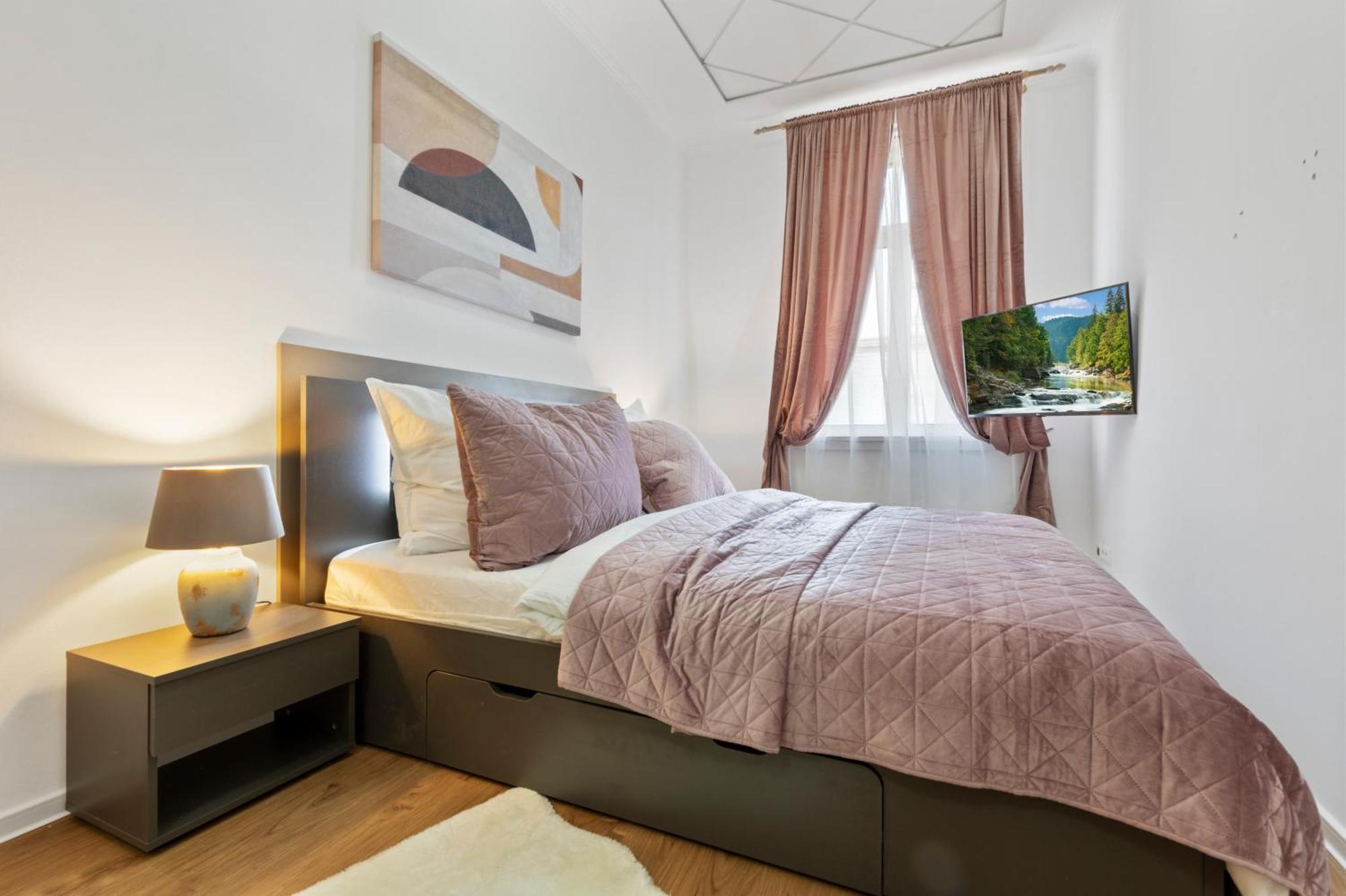 Апартаменты Luxe Living At Old Town Center Братислава Экстерьер фото